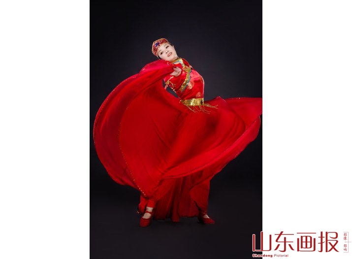 李立辉表演蒙古舞