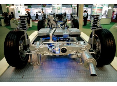 日本展区的为节省能源而设计的混合动力汽车
