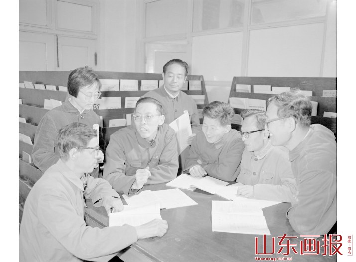 山东大学数学家潘承洞