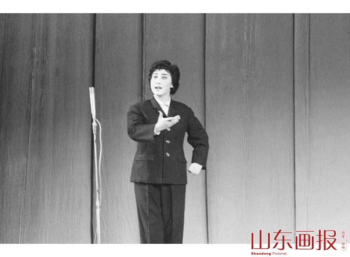 纪念毛主席诞辰八十五周年文艺晚会