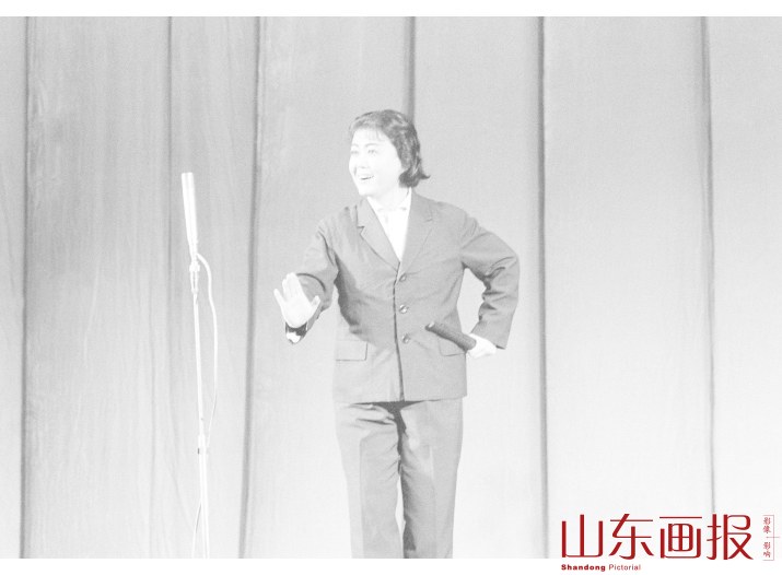 纪念毛主席诞辰八十五周年文艺晚会