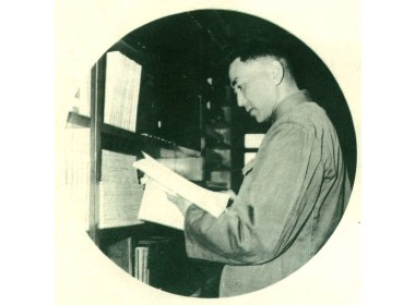 到图书馆找资料