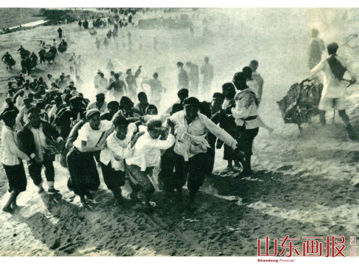 向大坝运土