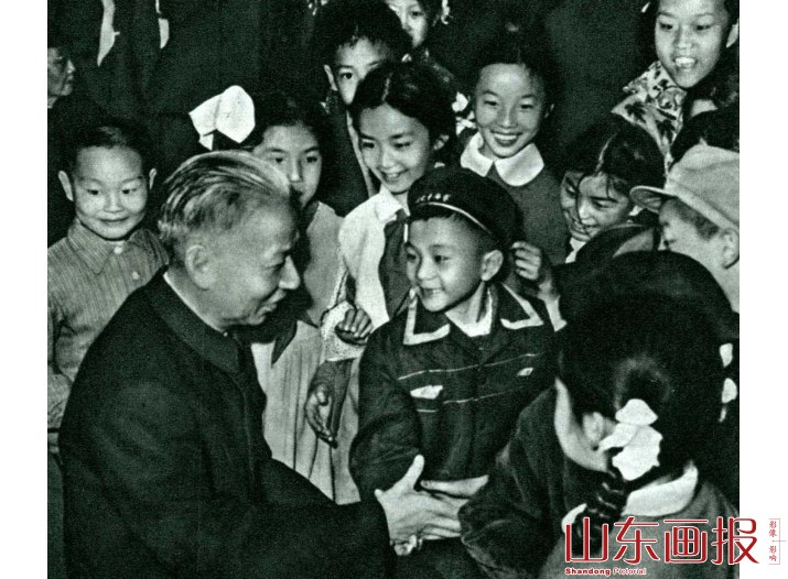 和儿童们在一起