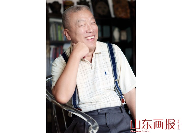 艺术家周七月
