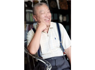 艺术家周七月