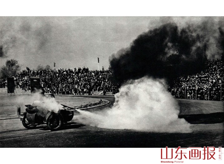 轻便消防车灭火