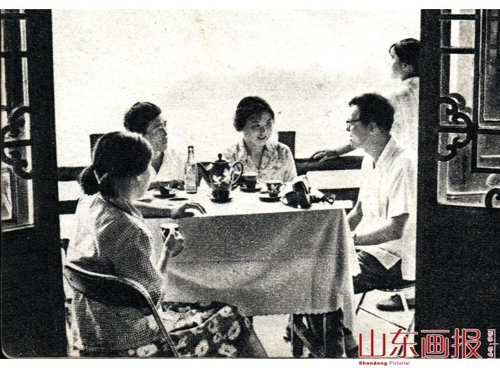 游人爱饮泰山水