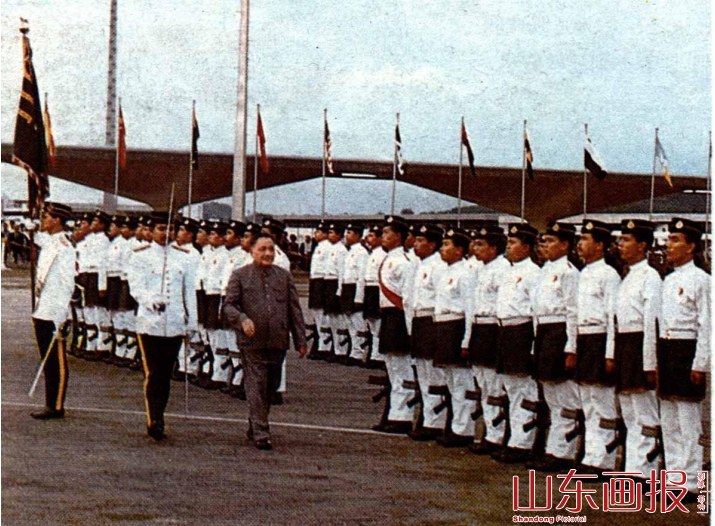 检阅马来西亚三军仪仗队