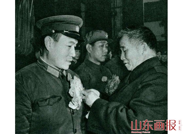 佩戴徽章