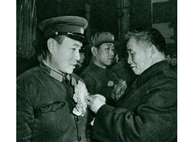 佩戴徽章