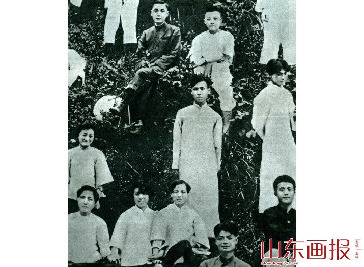 和安源路矿工会工人学校教职员工合影