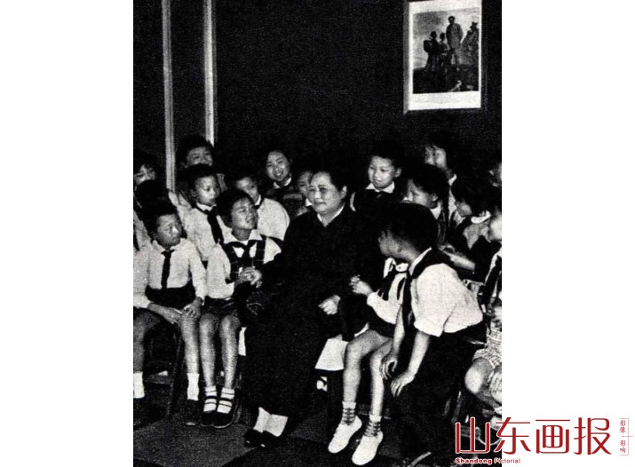 和儿童们在一起