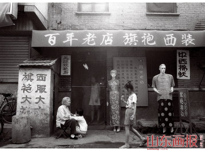 玉谦旗袍店的二层小楼已有300年的历史