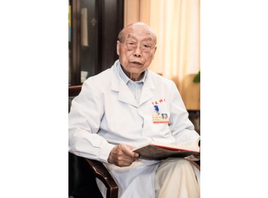 丁教授近照