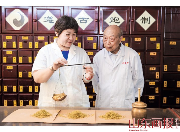 在丁书文看来，中医药历经千年而不衰，最根本原因在于它具有经得起实践检验的临床疗效
