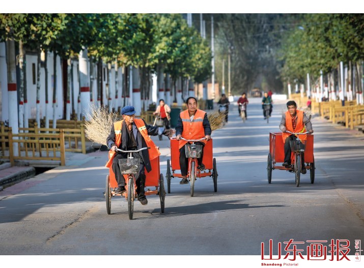 聊城市配备环卫作业人员1.8万人，初步组建起了一支覆盖城乡、延伸村居的环卫管理作业队伍