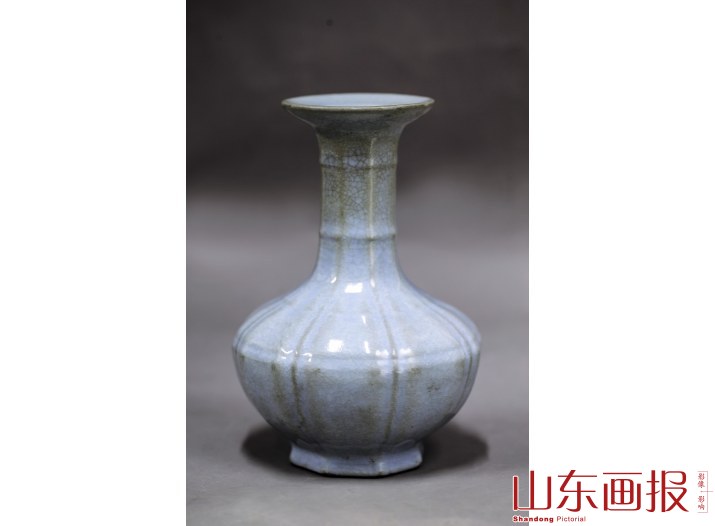 清乾隆仿官窑青釉瓜棱瓶