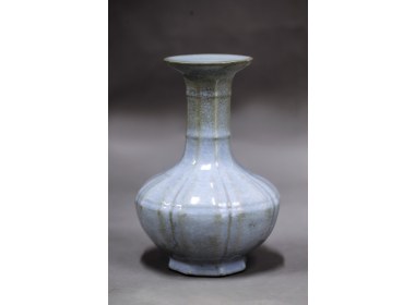 清乾隆仿官窑青釉瓜棱瓶