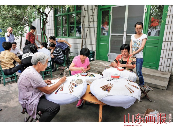 临淄区敬仲镇小铁佛村村民传承地方特色文化遗产
