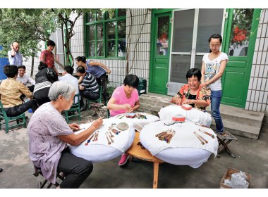 临淄区敬仲镇小铁佛村村民传承地方特色文化遗产