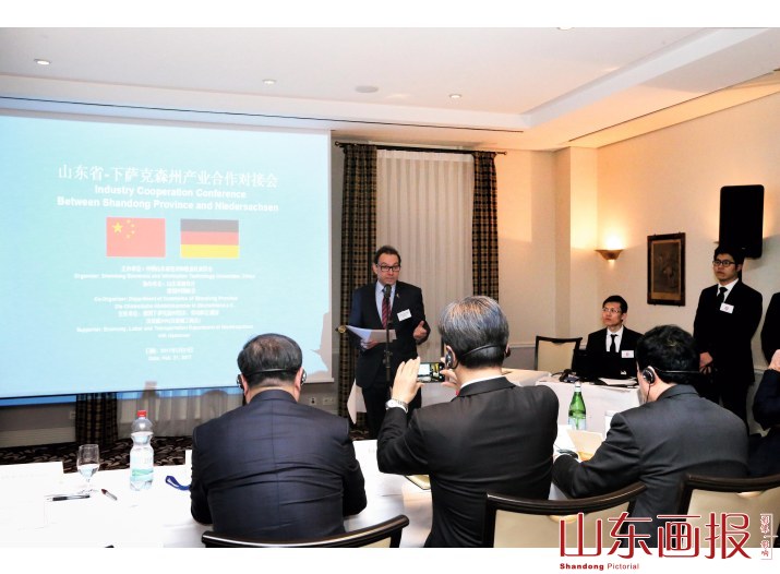 下萨克森州经济部长拉尔夫·博彻斯致欢迎词