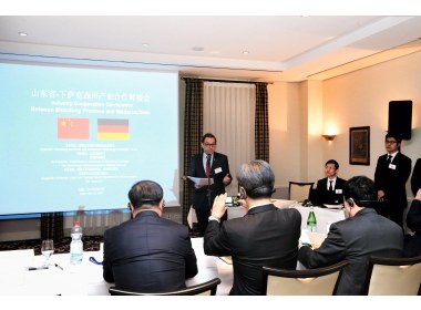 下萨克森州经济部长拉尔夫·博彻斯致欢迎词