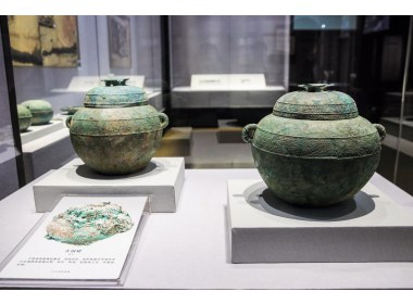 修复后的青铜器