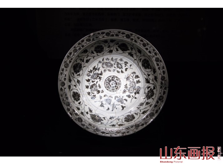 瓷器展上的精美瓷器