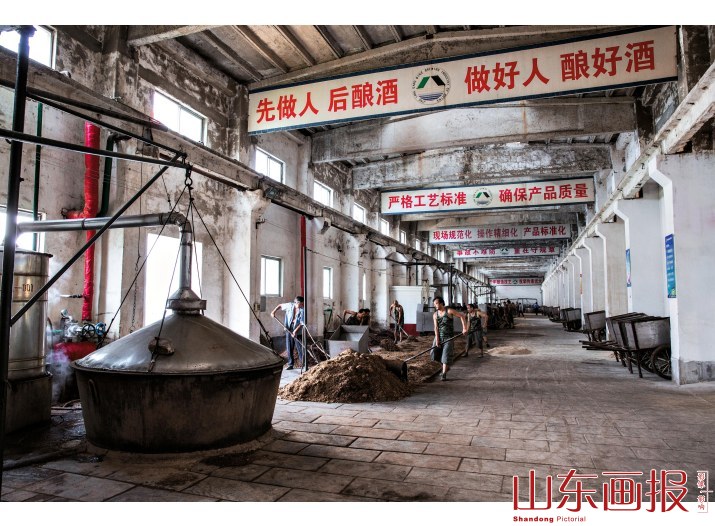 景阳冈酒业的传统酿酒车间