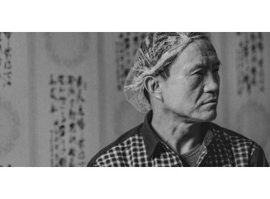 庄户京剧团6，2016年12月，山东省东营市东营区，出演京剧折子戏《二进宫》的演员杨艳妃正在后台化妆。