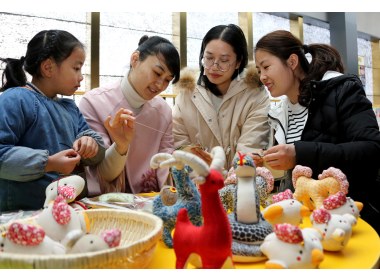 展“绝技”迎新年