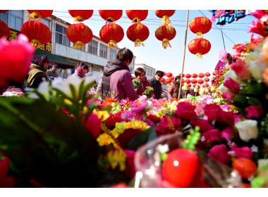 山东枣庄：中国红 年味浓