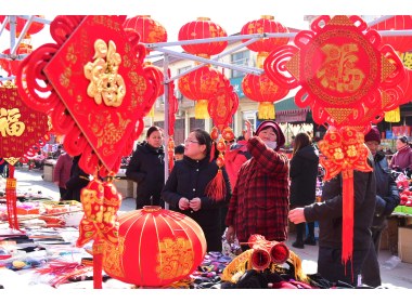 山东枣庄：中国红 年味浓