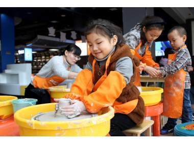 迎新春“玩泥巴”