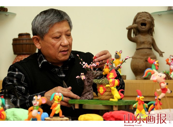 “玉犬送金鸡”