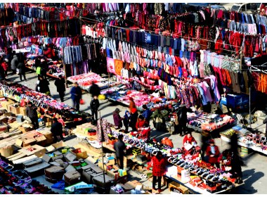 赶年集 备年货 迎新春