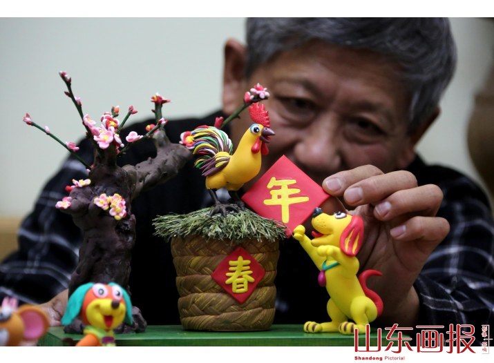 “玉犬送金鸡”