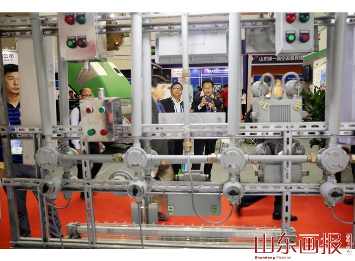 中国（东营）国际石油石化装备与技术展览会开幕