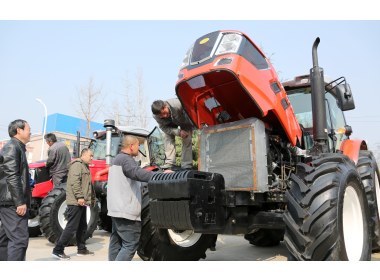 购农机  备春耕