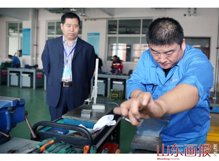 山东东营：优秀工匠比才艺