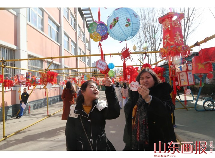 东营：学生自制环保花灯  赏灯猜谜闹元宵