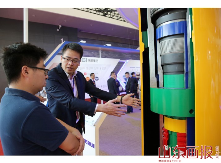 中国（东营）国际石油石化装备与技术展览会开幕