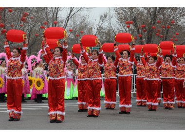 山东东营：花团锦簇迎春色 锣鼓喧天庆元宵