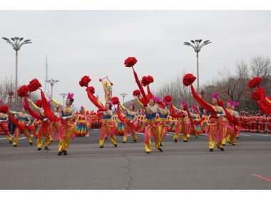 山东东营：花团锦簇迎春色 锣鼓喧天庆元宵