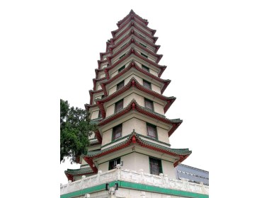 纪念塔下追忆历史