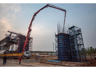 鲁南高铁建设者