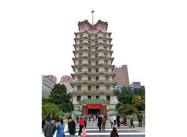 纪念塔下追忆历史