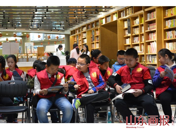 新华书店小志愿者