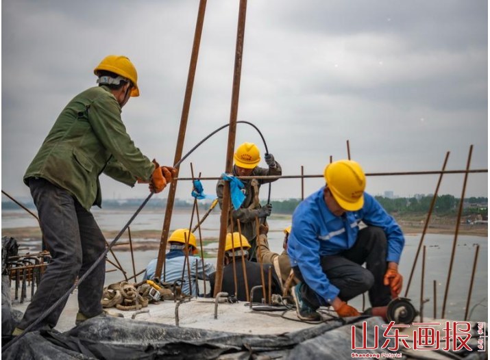 鲁南高铁建设者